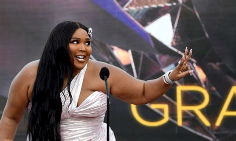 nude lizzo|‘Au natural’: Lizzo shares unedited nude photo with fans